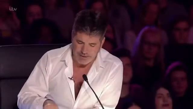Раздел девушку у всех на глазах. Шок