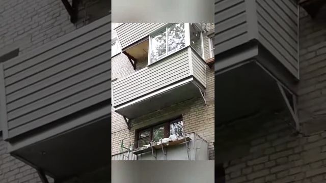 Остекление балкона, вынос под остекление и сайдинг в г. Королеве.