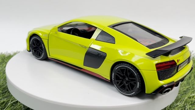 Модель машины Аudi R8 Performance 1:32