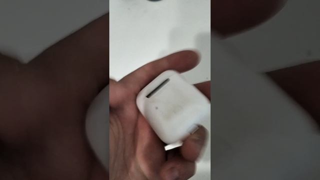 Беспроводные наушники Apple AirPods.mp4