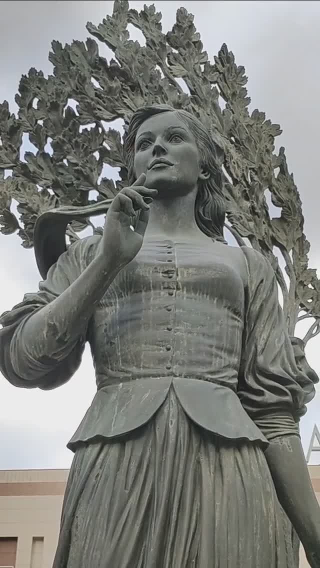 Памятник Кларе Лучко в Краснодаре