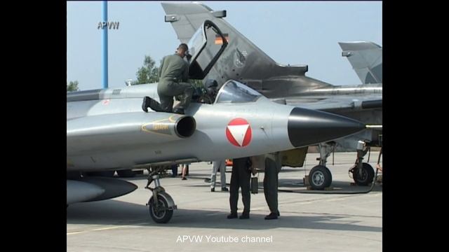 Austrian and Swedish Saab Draken in action!