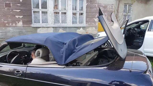 Saab 900 roof opening.