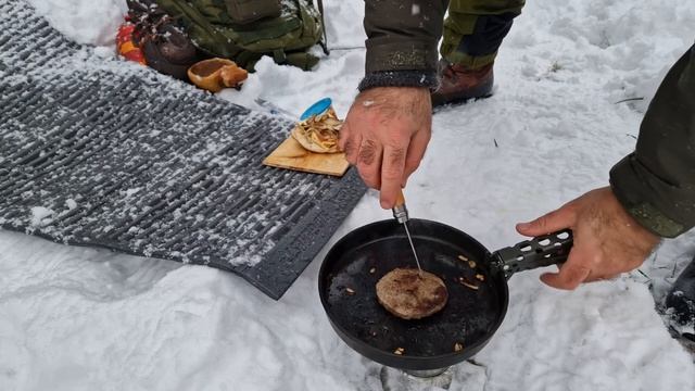 Winter hike after the snowstorm | Cooked a simple burger | Helikon-Tex Woodsman Anorak