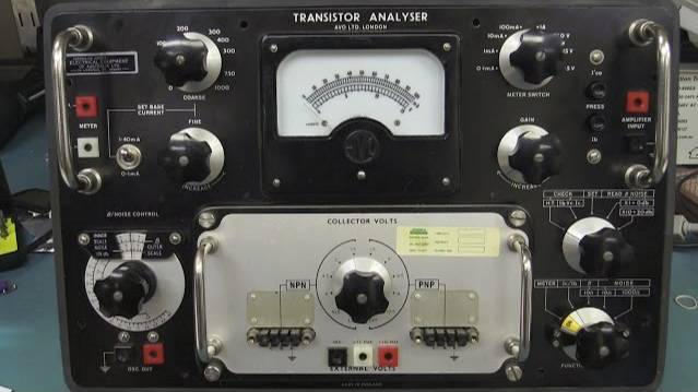 EEVblog #693 - AVO Transistor Analyser Teardown