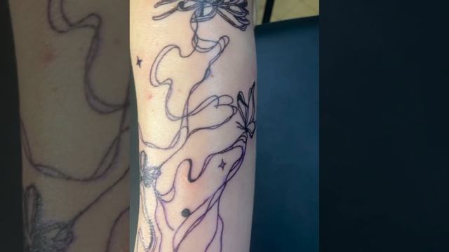 Абстракционная татуировка по авторскому эскизу Anna TattooMammy ❤️