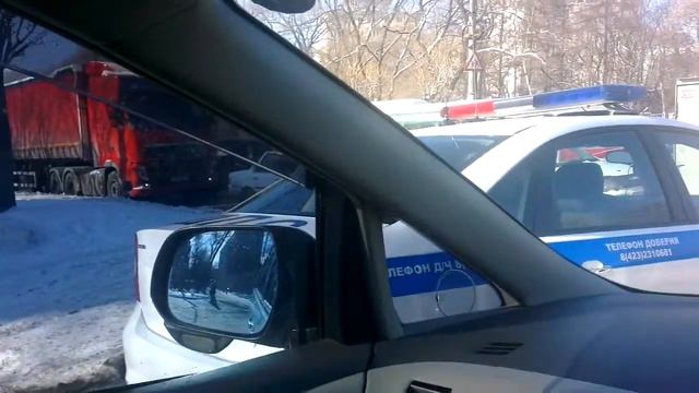 ДПС во Владивостоке едет по встречке