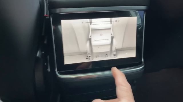 Detailed look at the interior of the 2022 Tesla Model X Refresh