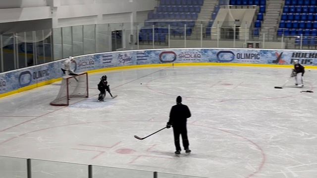 Вратари тренируются. Хоккей… 🏒