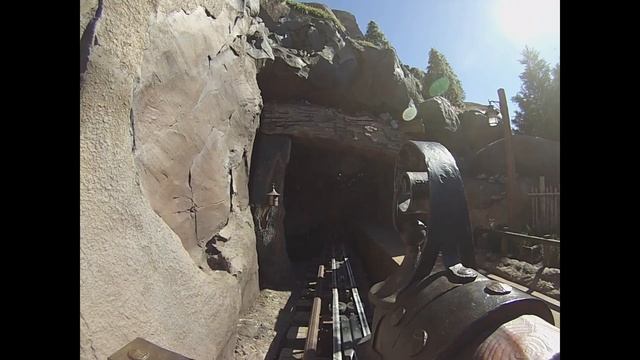 Seven Dwarfs Mine Train Front Seat POV (Magic Kingdom, Walt Disney World) | BrandonBlogs