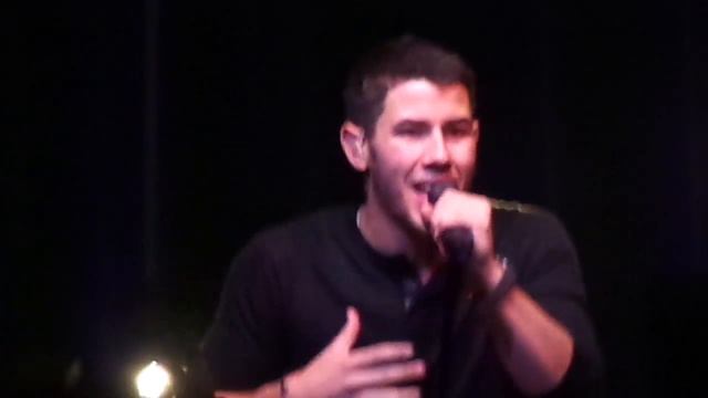 Nick Jonas singing Jealous in Pontiac, Michigan 100514