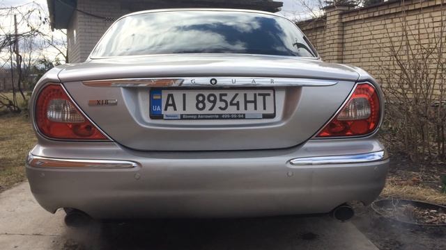 Jaguar XJ6 3.0L - звук глушителя.