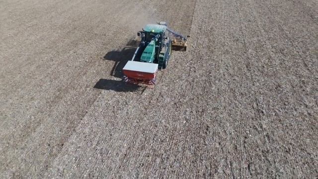 Semis de colza avec un John deere 8335rt