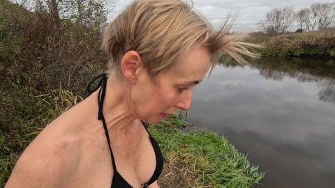 Купание в конце октября. Семья Докторов Шиловых