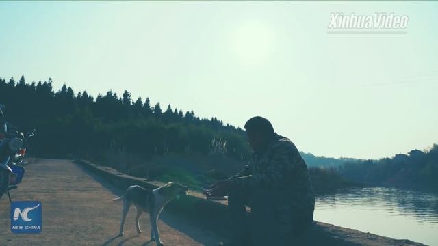 Amazing dedication: Chinese ferryman keeps to post for 32 years 中国摆渡人的32年坚守