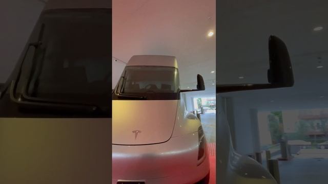 The Tesla Semi Truck looks really awesome