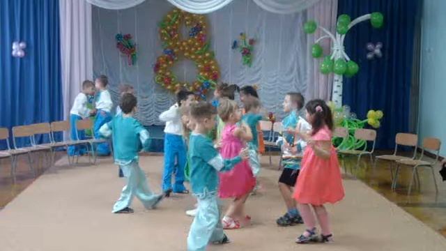 дискотека в садике. смеялась до слез.