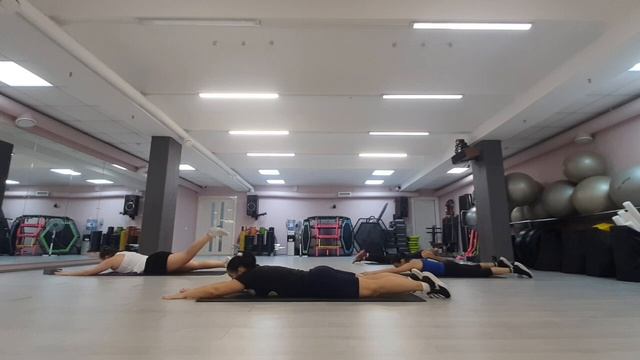 ГРУППОВАЯ ТРЕНИРОВКА ABS \ УПРАЖНЕНИЯ НА СПИНУ \ УПРАЖНЕНИЯ НА ПРЕСС \ РАСТЯЖКА