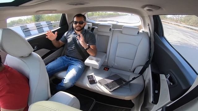 2019 Mahindra XUV300 Back Seat Comfort (Hindi + English)