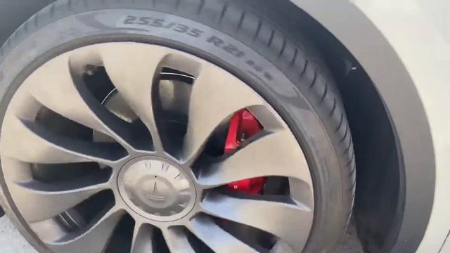 Tesla Model Y - Sound from wheel area