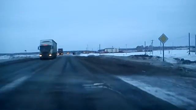 газель на боку гололед 26.03.13 г.Тюкалинск омской обл