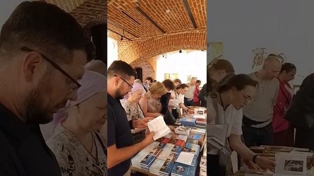 10.07.24. 004. Ознакомление с книгами, иконами, афонскими сувенирами архондарика