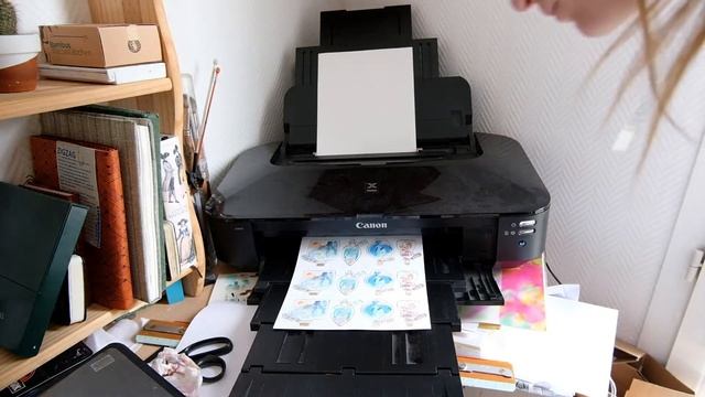 Studio vlog 8 : Painting, preparing etsy orders, making a zine mockup.