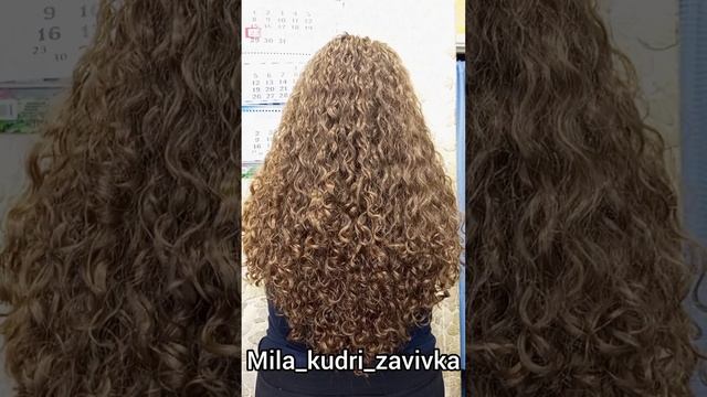 Вертикальная завивка на длинных волосах