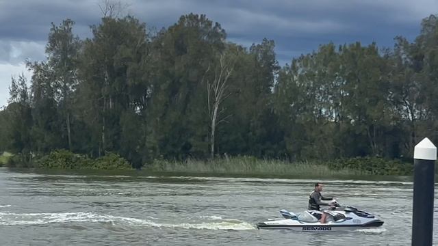 «Ветер Перемен» Chipping Norton boat ramp, Sydney, Australia. Песню исполняет Андрей Воляницкий