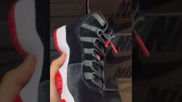 Ретро модель Air Jordan 11 "Bred Velvet"