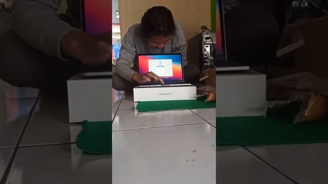 Unboxing MacBook Pro M1 2020