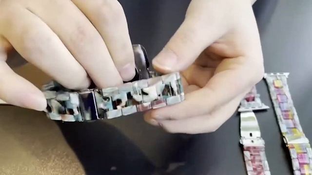 Apple resin watch straps have many styles, fashion and no-frills.