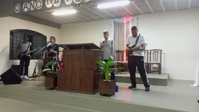 Tocando na igreja com a minha guitarra, com os pedais virtuais