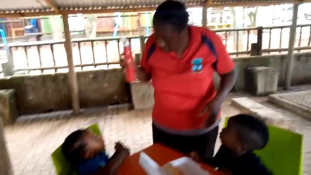 Apple Tree Kids snacking time at Sakkies Farm Yard