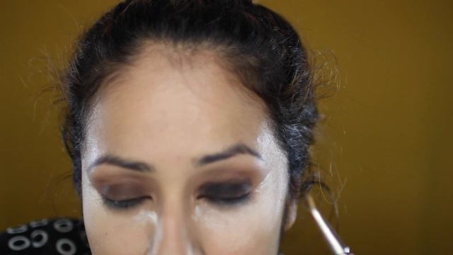 HOW TO DO A BLACK SMOKEY EYE