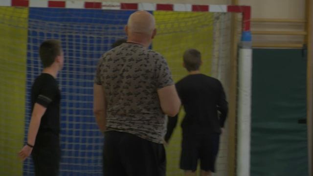 Товарищеский матч между учителями и учениками