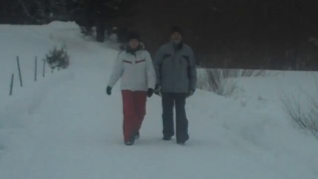 APPLE IPHONE IPAD APPLE WATCH ANDROID PHONE WINDOWS PHONE MAN & LADY WALK IN SNOW TRAIL