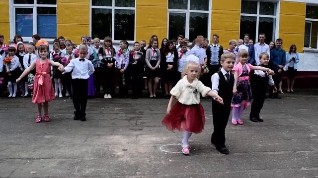 Вальс будущих первокласников Глыбочанской школы.