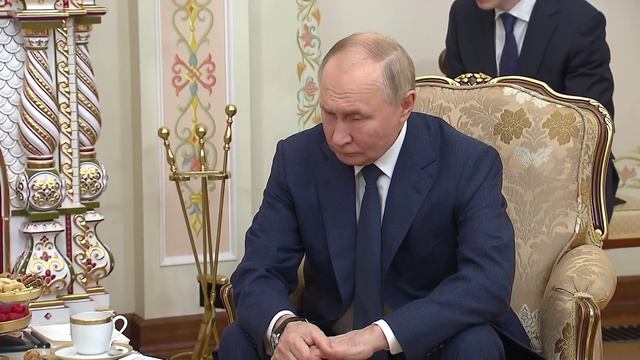 Владимир Путин поблагодарил президента ОАЭ за помощь с обменом пленными