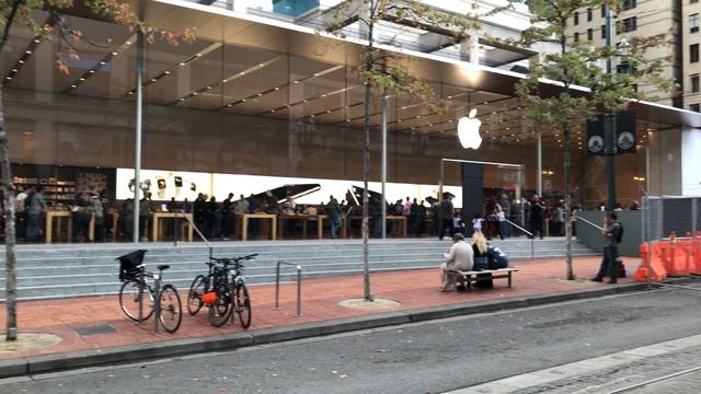 Apple Store on 7 iPhone opening weekend
