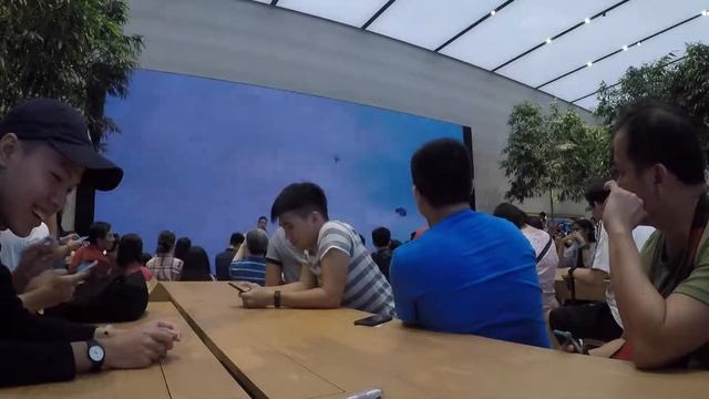 Apple Store SG Grand Opening
