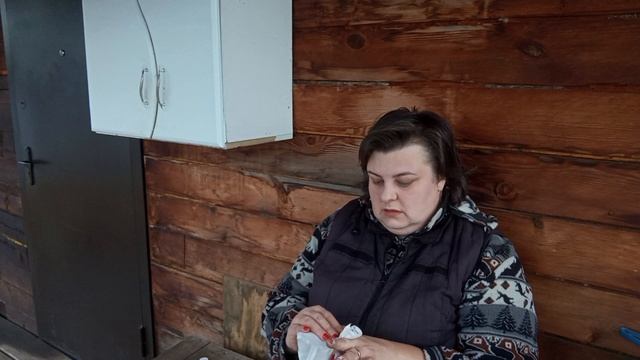 Обычный день,уборка мусора во дворе.