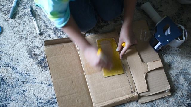 how to make apple phone out of cardboard. screen free play time. pretend play. recycled craft easy
