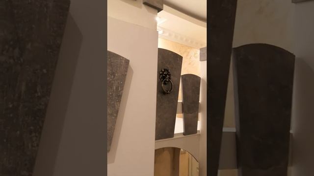 Обзор двухъярусной кровати для мальчиков в виде замка со шкафами для одежды. Дизайн детской комнаты.
