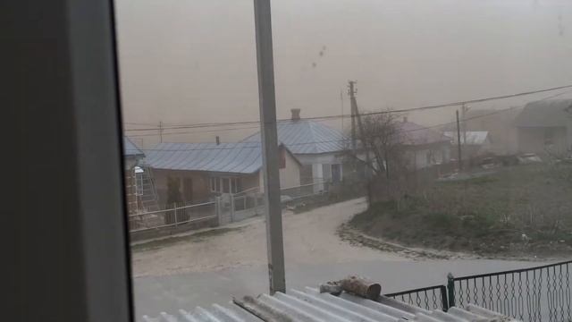 Погода 13.04.2015.сильний вітер,пильна хмара