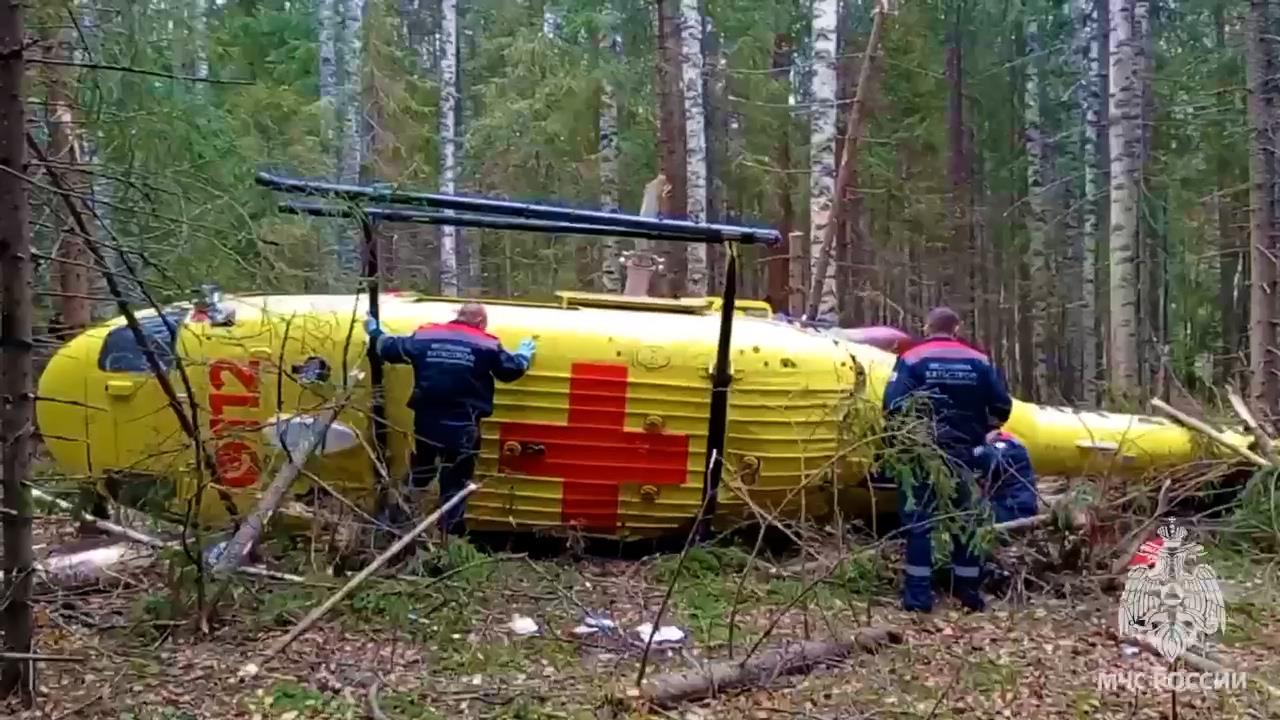 МЧС показало вертолет санавиации после жесткой посадки под Нижним Новгородом