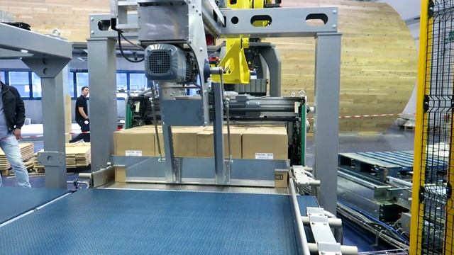 Робот-паллетизатор ROBOPAC  Укладка коробок с напитками на паллет