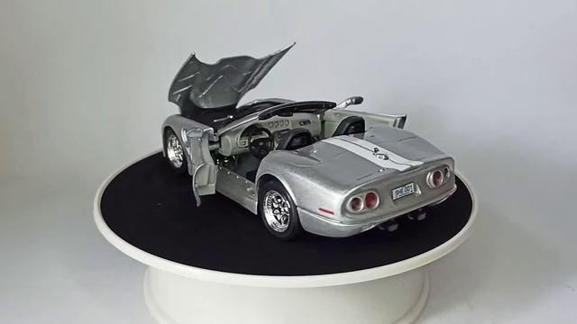 Shelby Series 1 1999 Модель 1:24 Серый