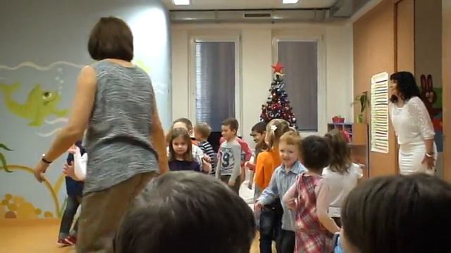 В чешском детском саду  (в школке)  на  празднике.......