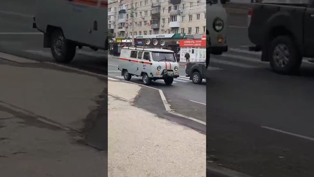 В Тольятти по городу катается УАЗ, призывающий уйти на СВО по контракту.